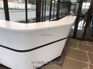 стойки ресепшн