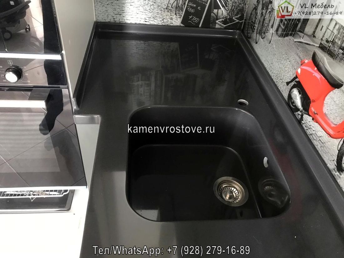 Элегантная черная акриловая столешница для кухни на заказ