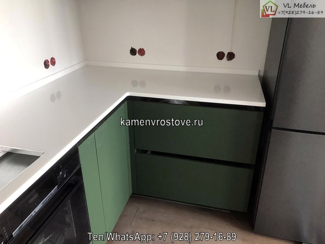Заказать индивидуальную глянцевую белую кухонную столешницу из искусственного камня