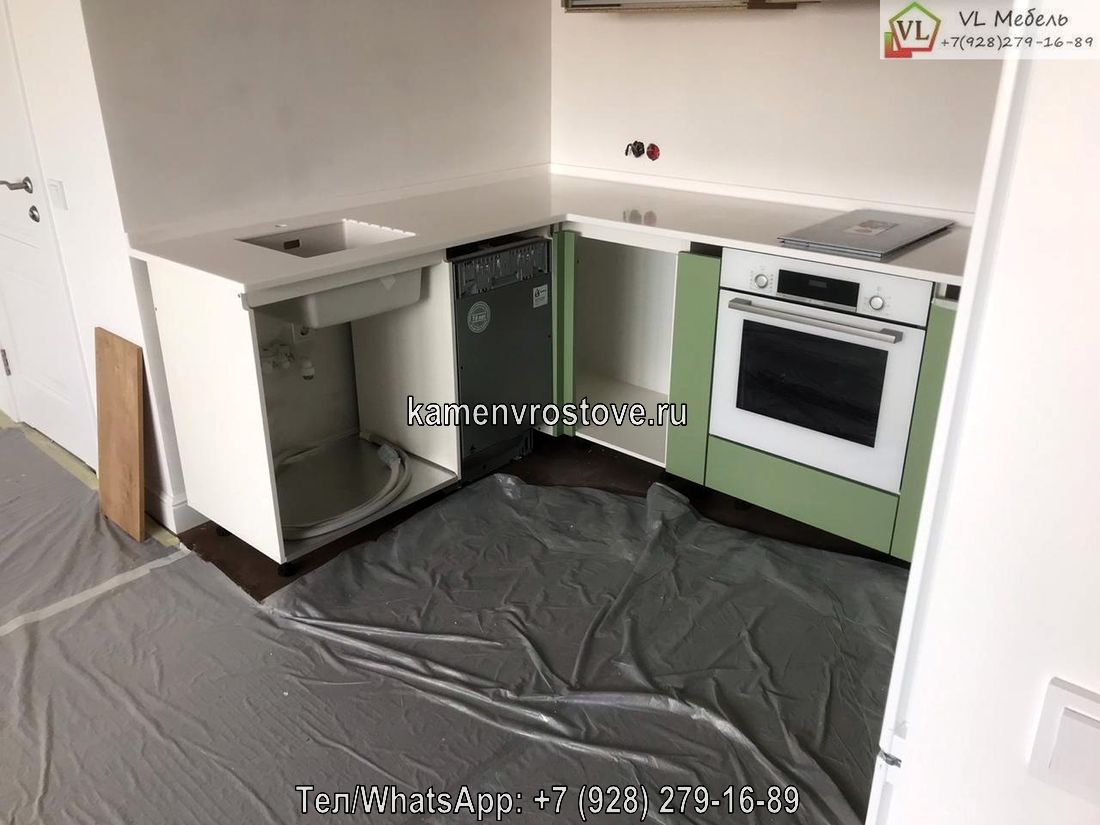 Элегантная белая угловая столешница из акрила для кухни на индивидуальный заказ