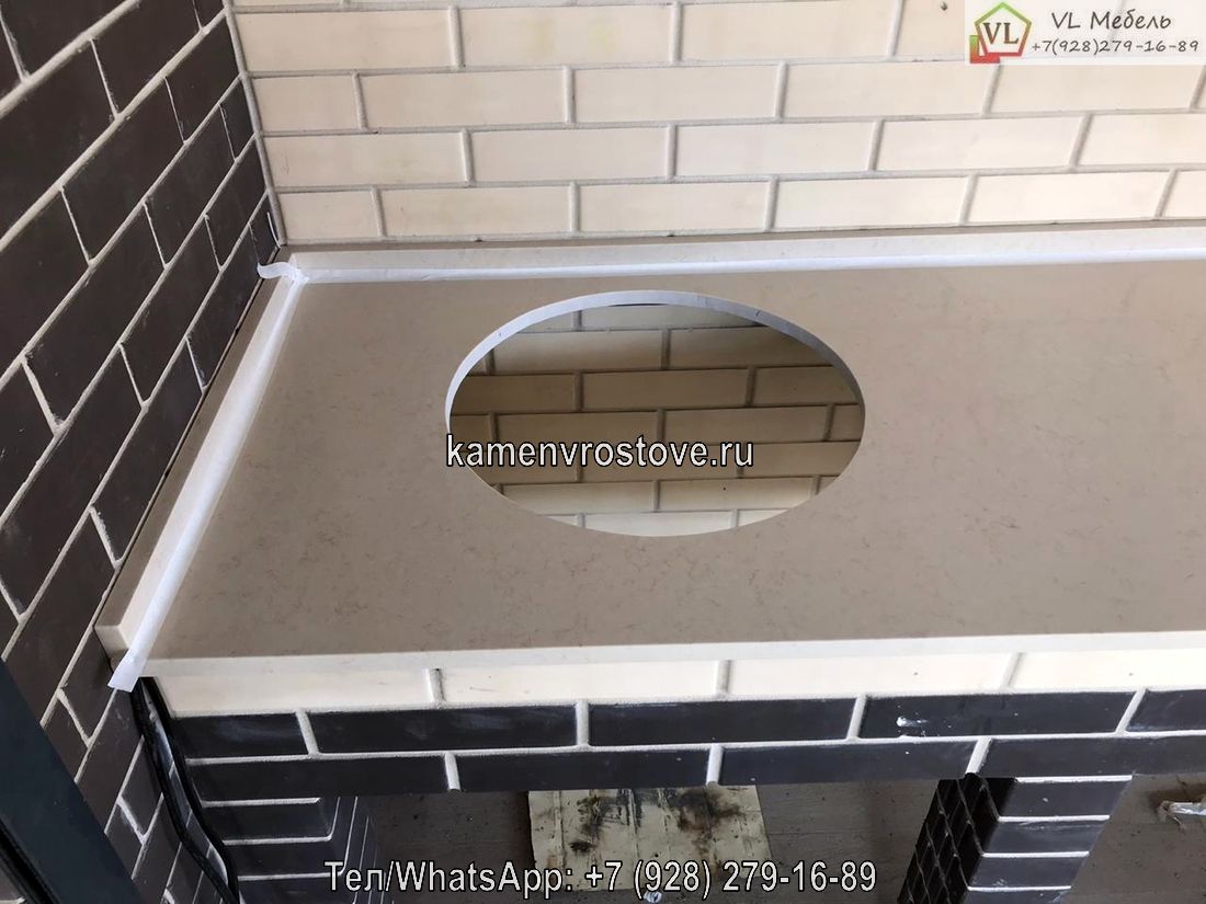 Столешница светлого бежевого цвета из акрилового камня для кухни, изготовленная на заказ