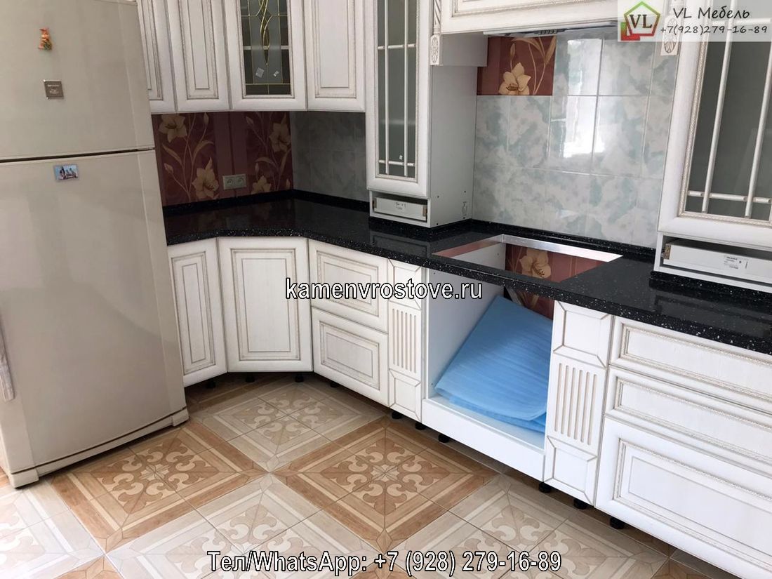 Элегантная черная столешница для кухни из искусственного камня на индивидуальный заказ