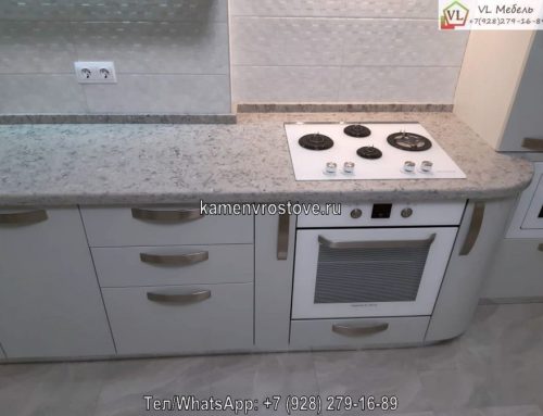 Светло-серая столешница из акрилового камня с округлым краем для кухни на заказ: цена