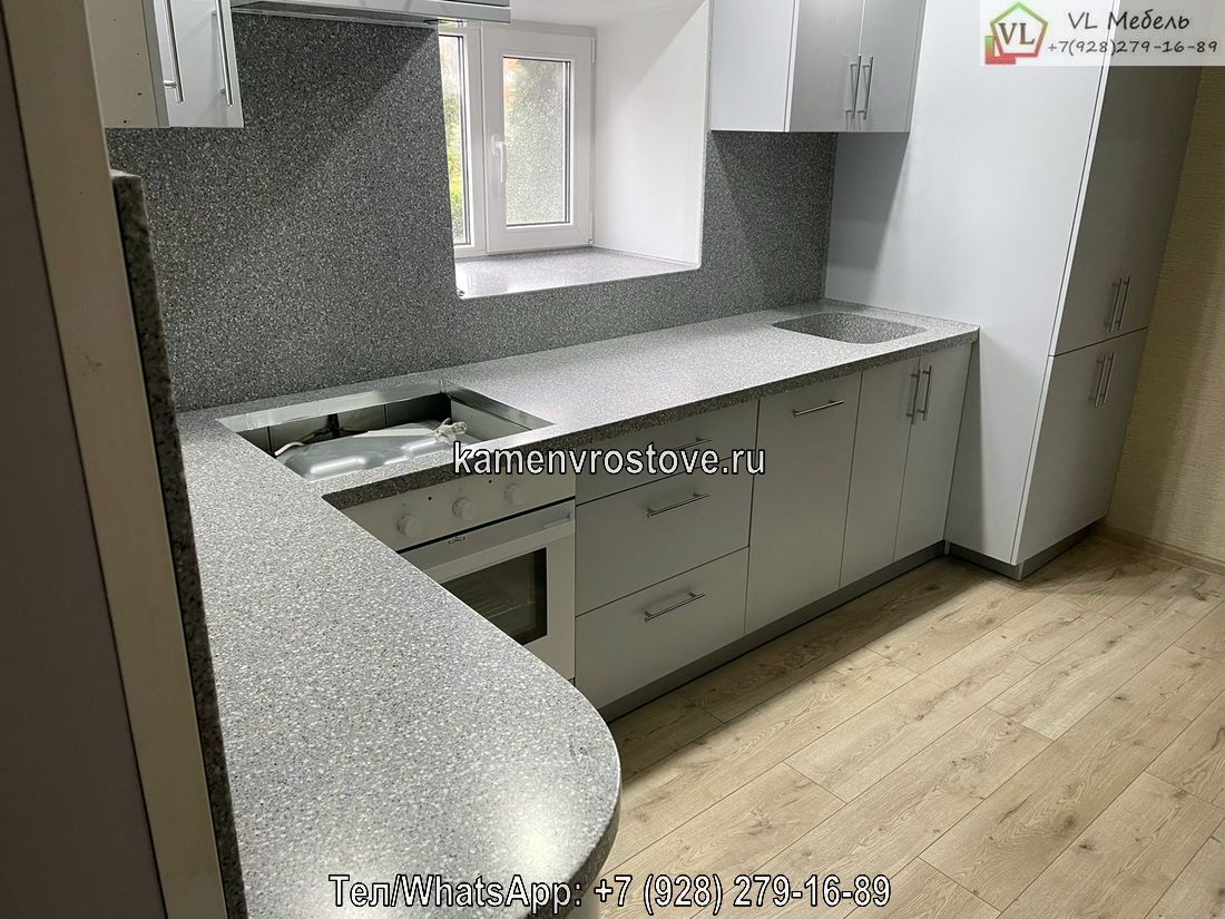 Уникальная светлая столешница для кухни из акрилового камня на заказ